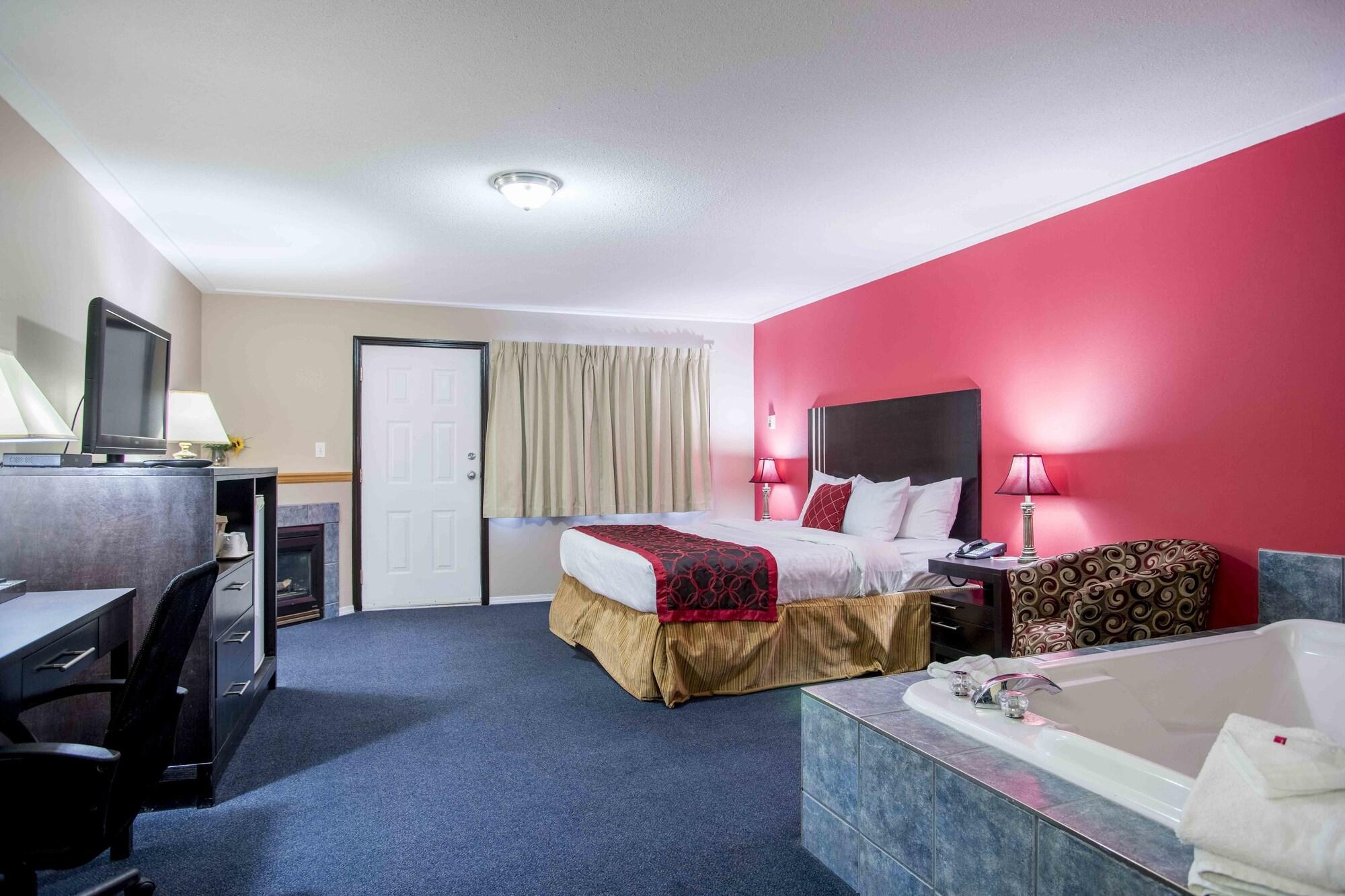 Ramada Limited 100 Mile House Hotel Exterior photo
