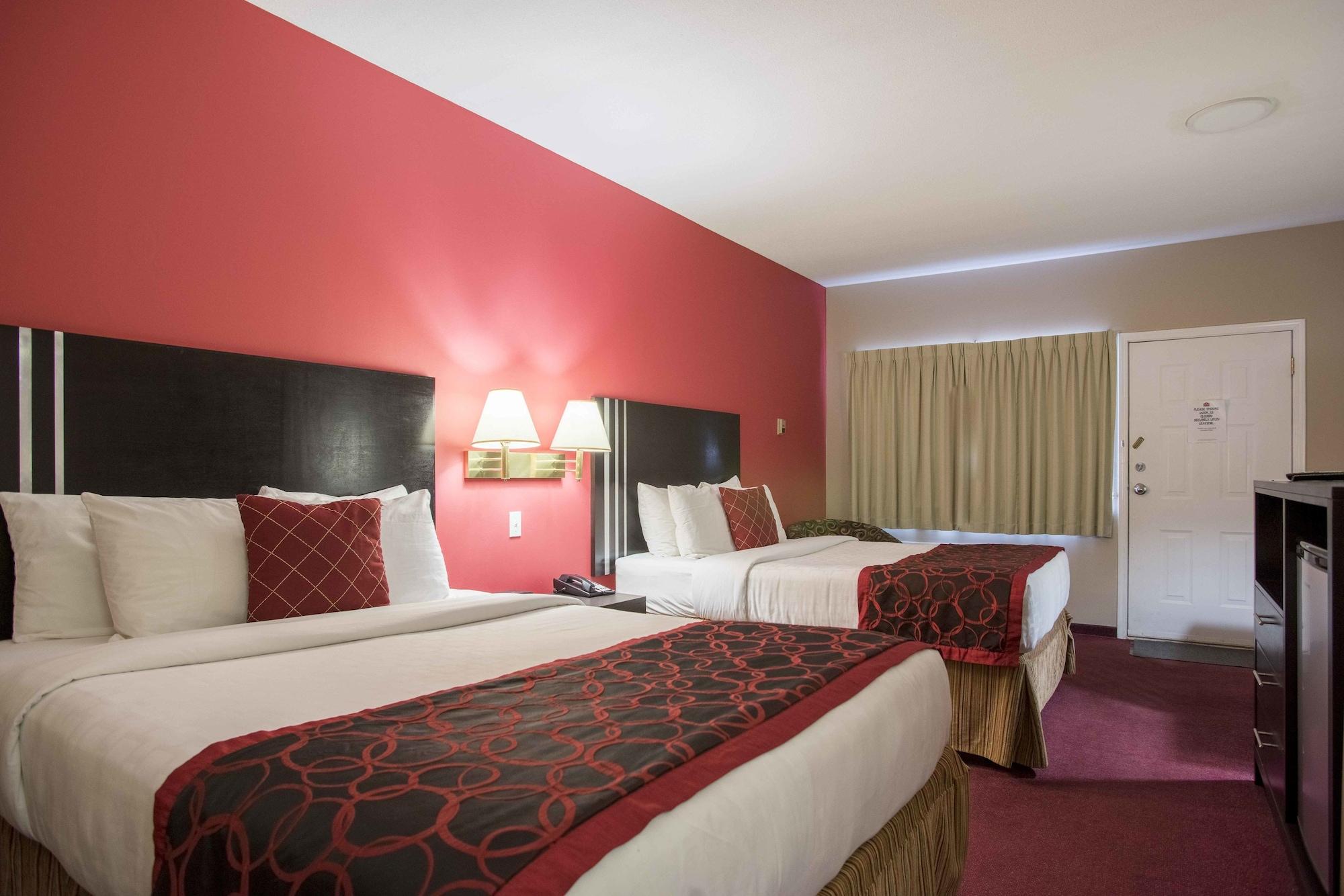 Ramada Limited 100 Mile House Hotel Exterior photo