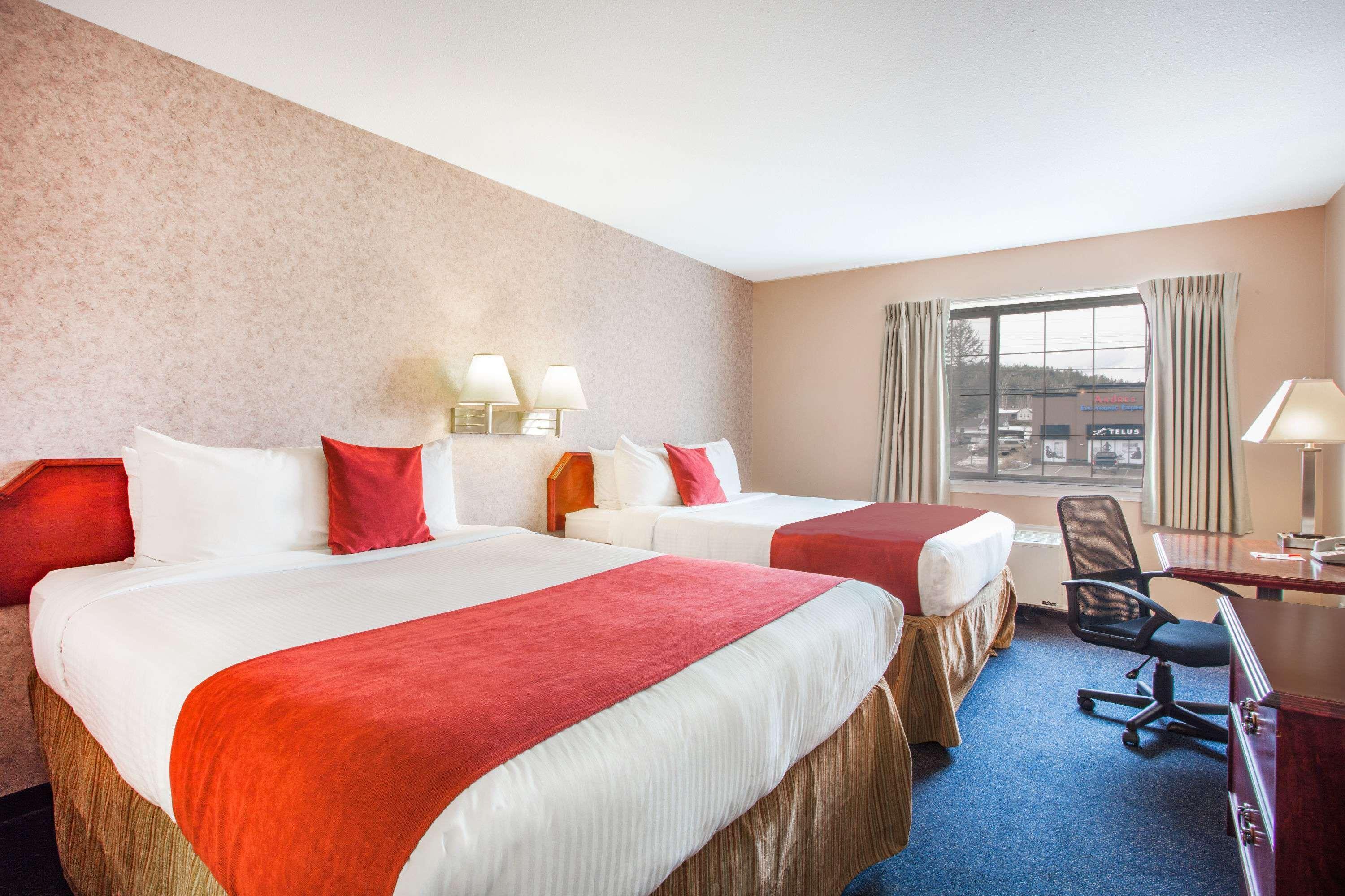 Ramada Limited 100 Mile House Hotel Exterior photo