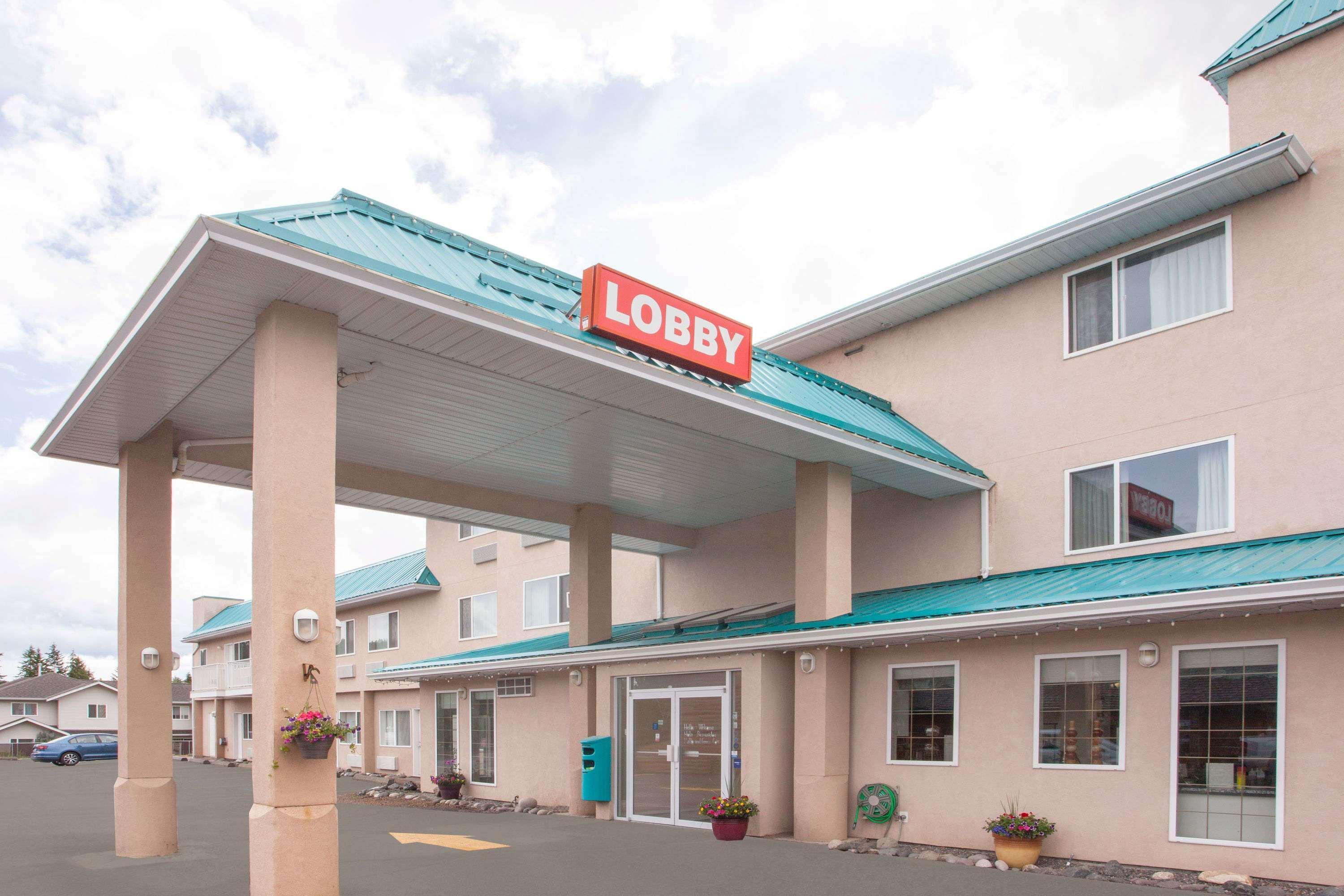 Ramada Limited 100 Mile House Hotel Exterior photo