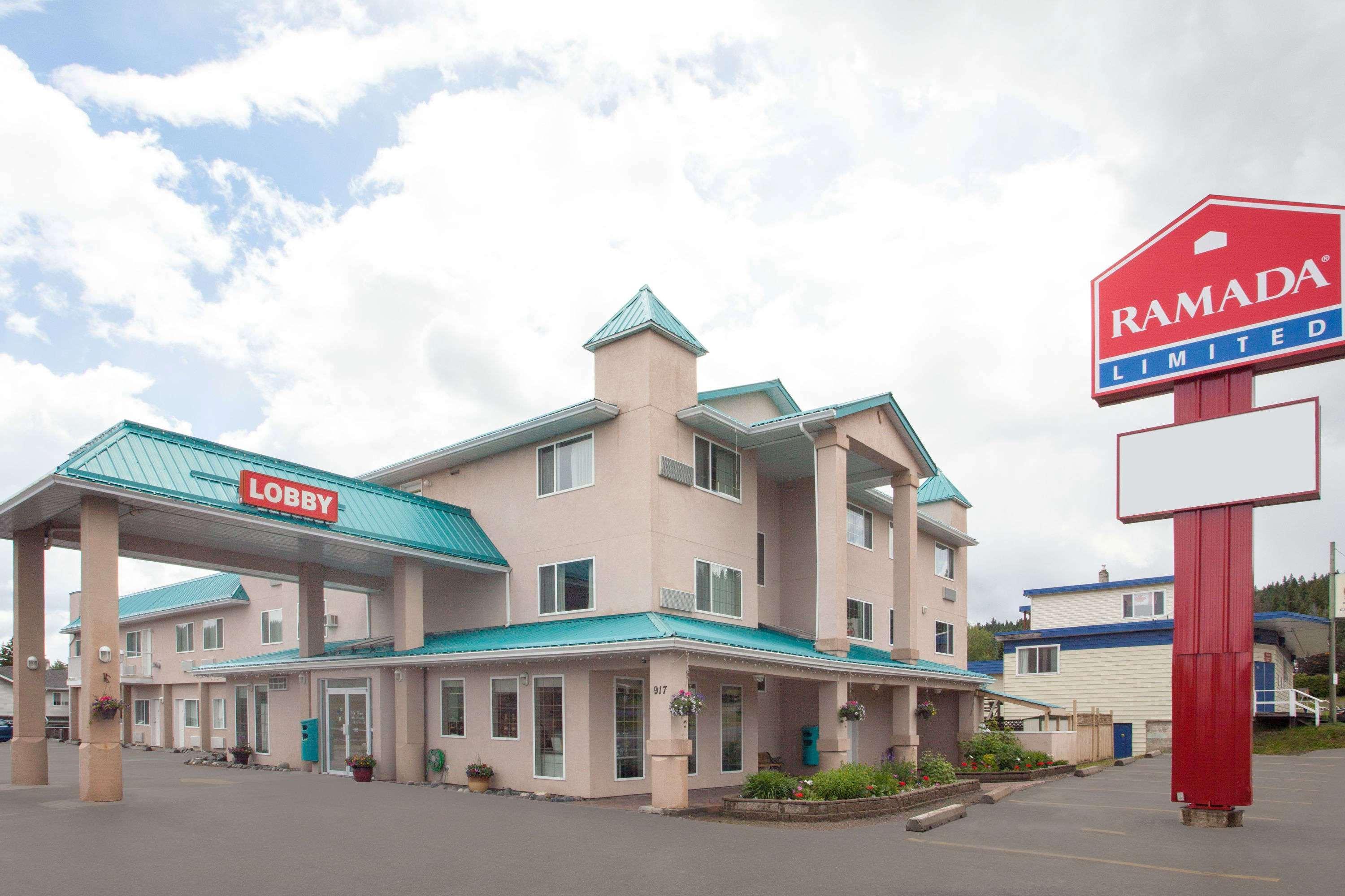 Ramada Limited 100 Mile House Hotel Exterior photo