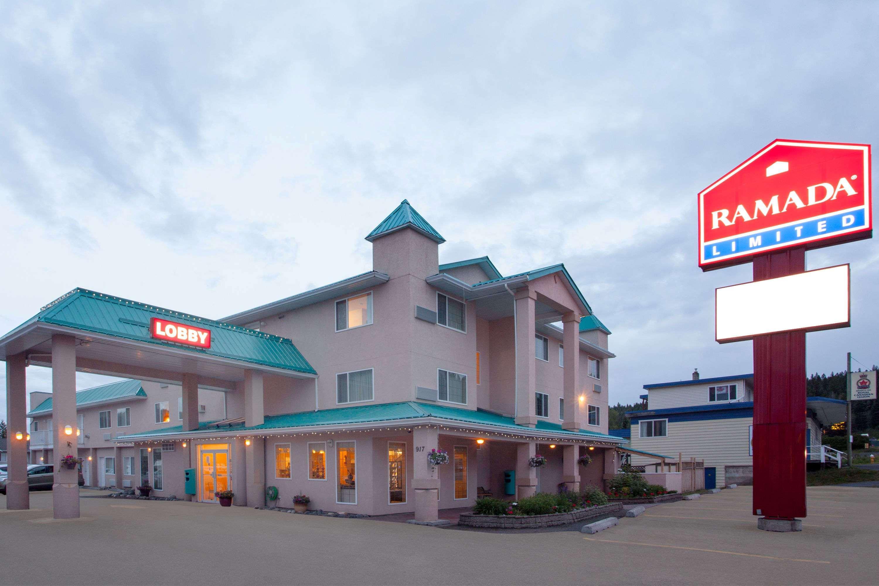 Ramada Limited 100 Mile House Hotel Exterior photo