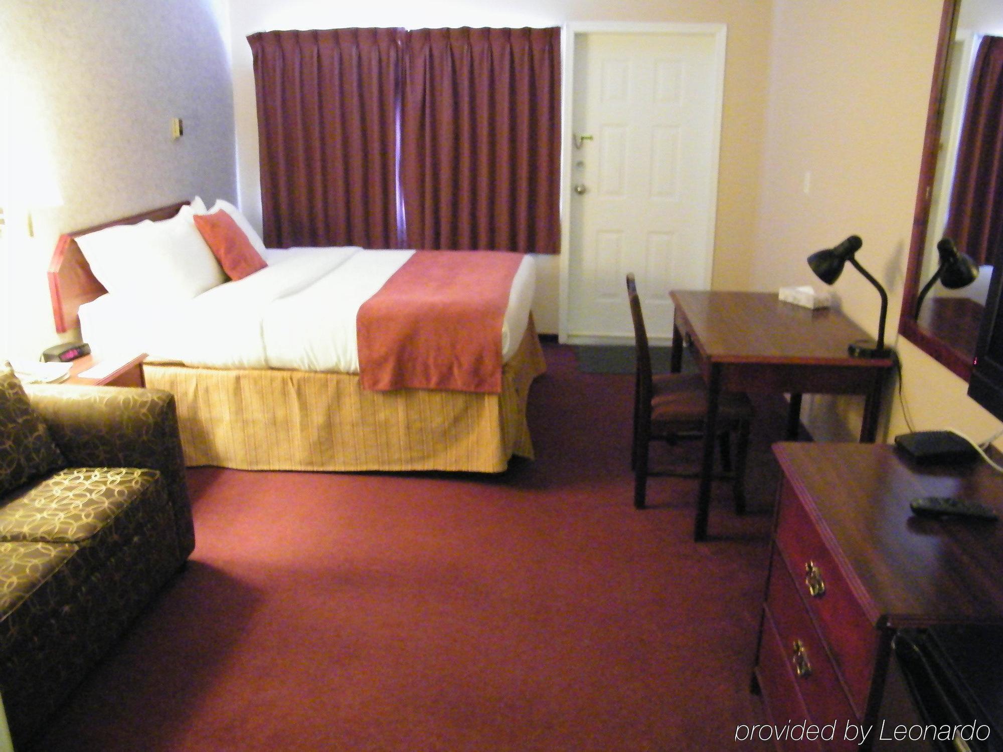 Ramada Limited 100 Mile House Hotel Exterior photo