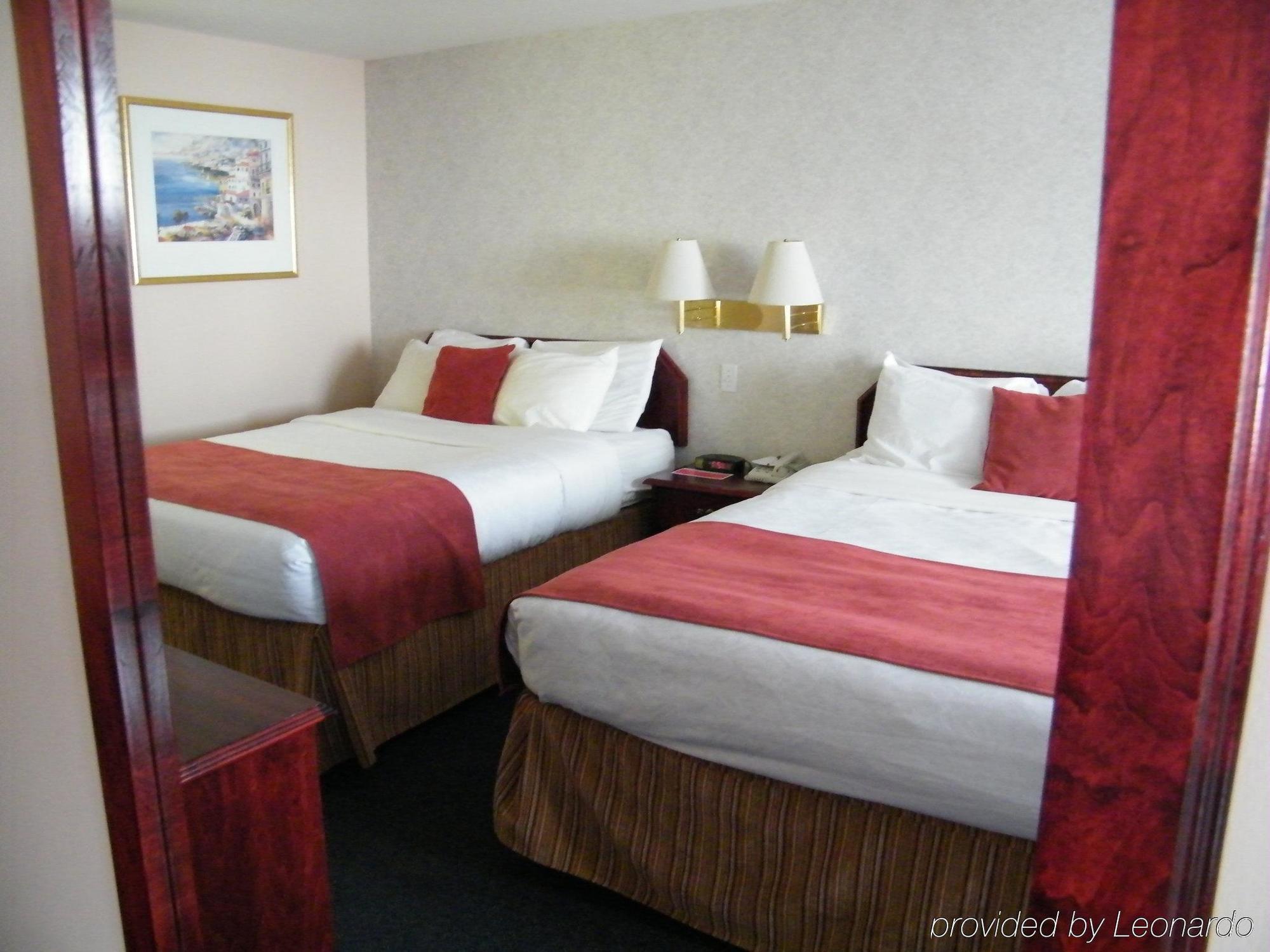 Ramada Limited 100 Mile House Hotel Exterior photo