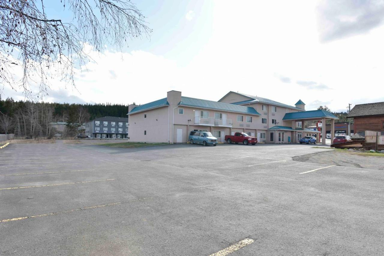 Ramada Limited 100 Mile House Hotel Exterior photo